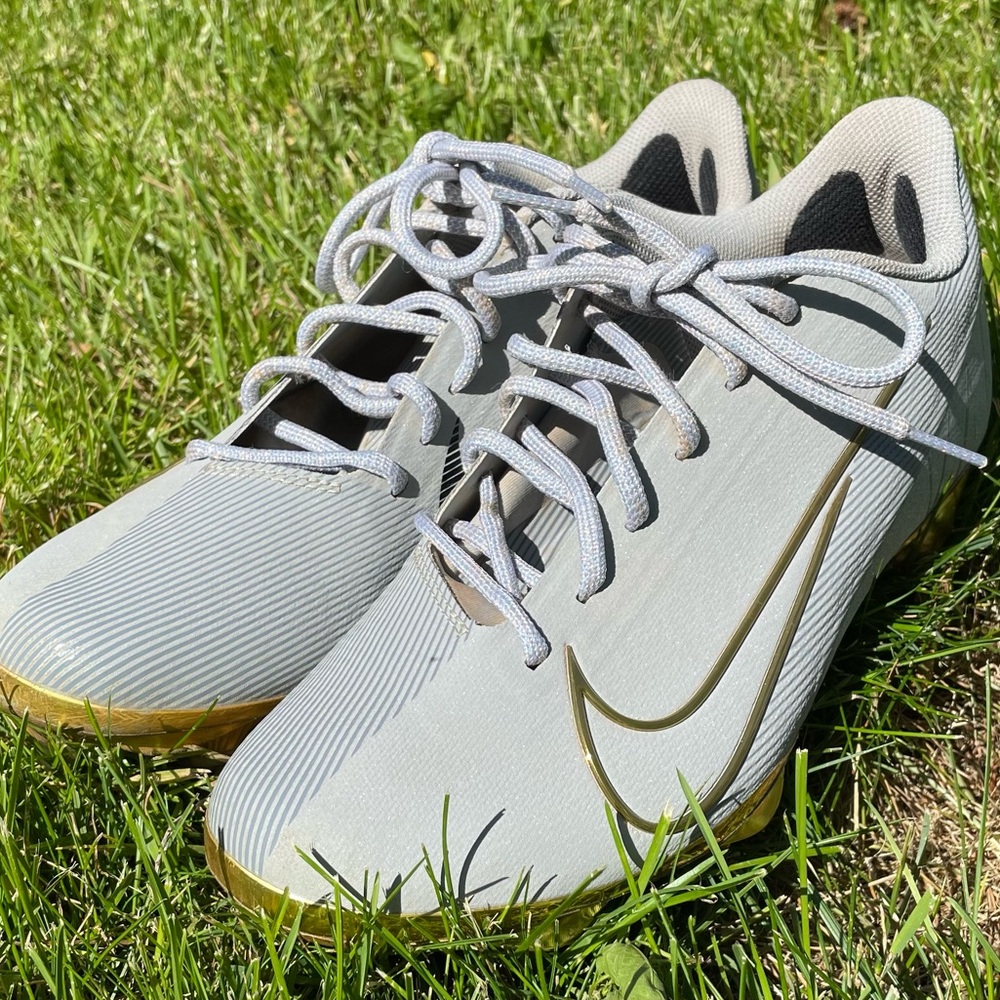 Men’s Nike cleats size 8. Open to negotiations. All sales final.